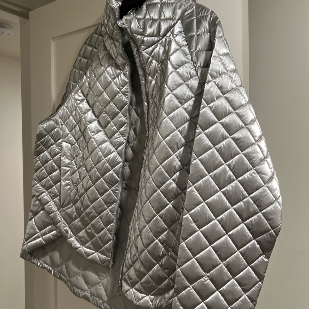 Athleta Whisper Featherless Silver Metallic Puffer Jacket Size XL NWOT